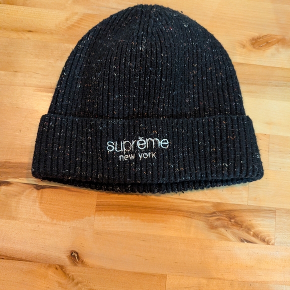 Supreme Black Knit Beanie - Picture 1 of 4